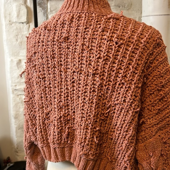 POL | Chenille Chunk Knit Cropped Sweater - Picture 5 of 6